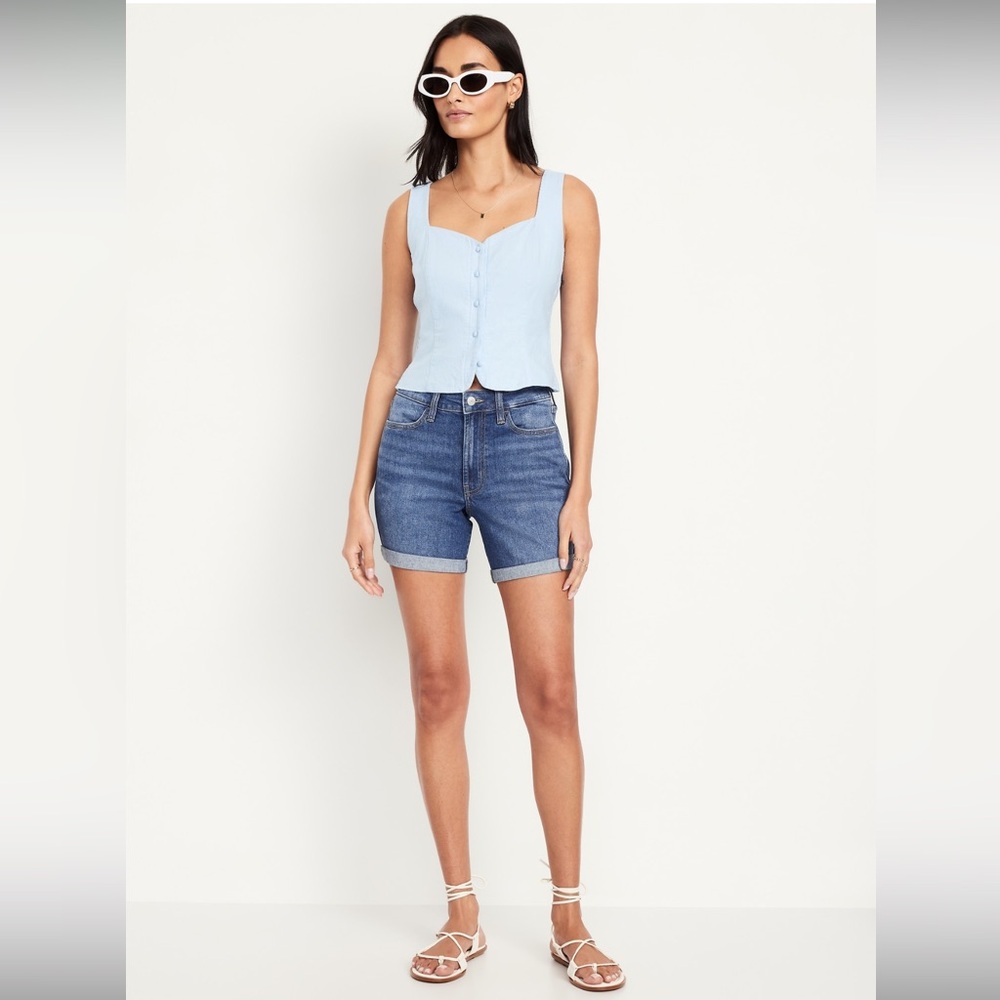 Old navy wow line medium wash Women's Blue Denim Shorts